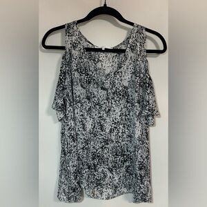 Violet & Claire Black and White Patterned Blouse